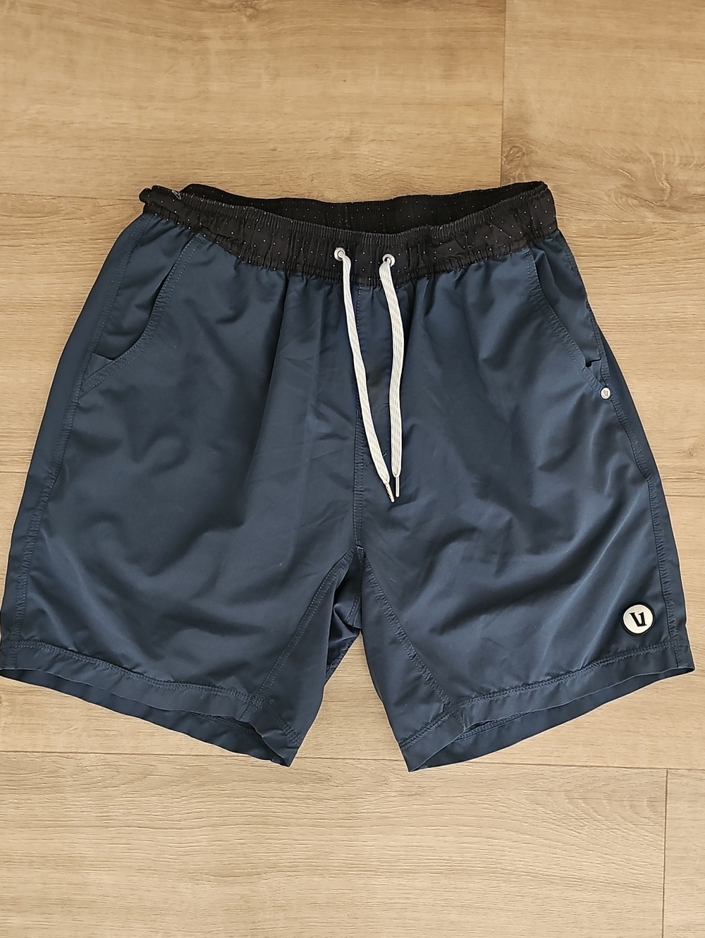 Vuori Men's Navy Drawstring Athletic Shorts Size Large